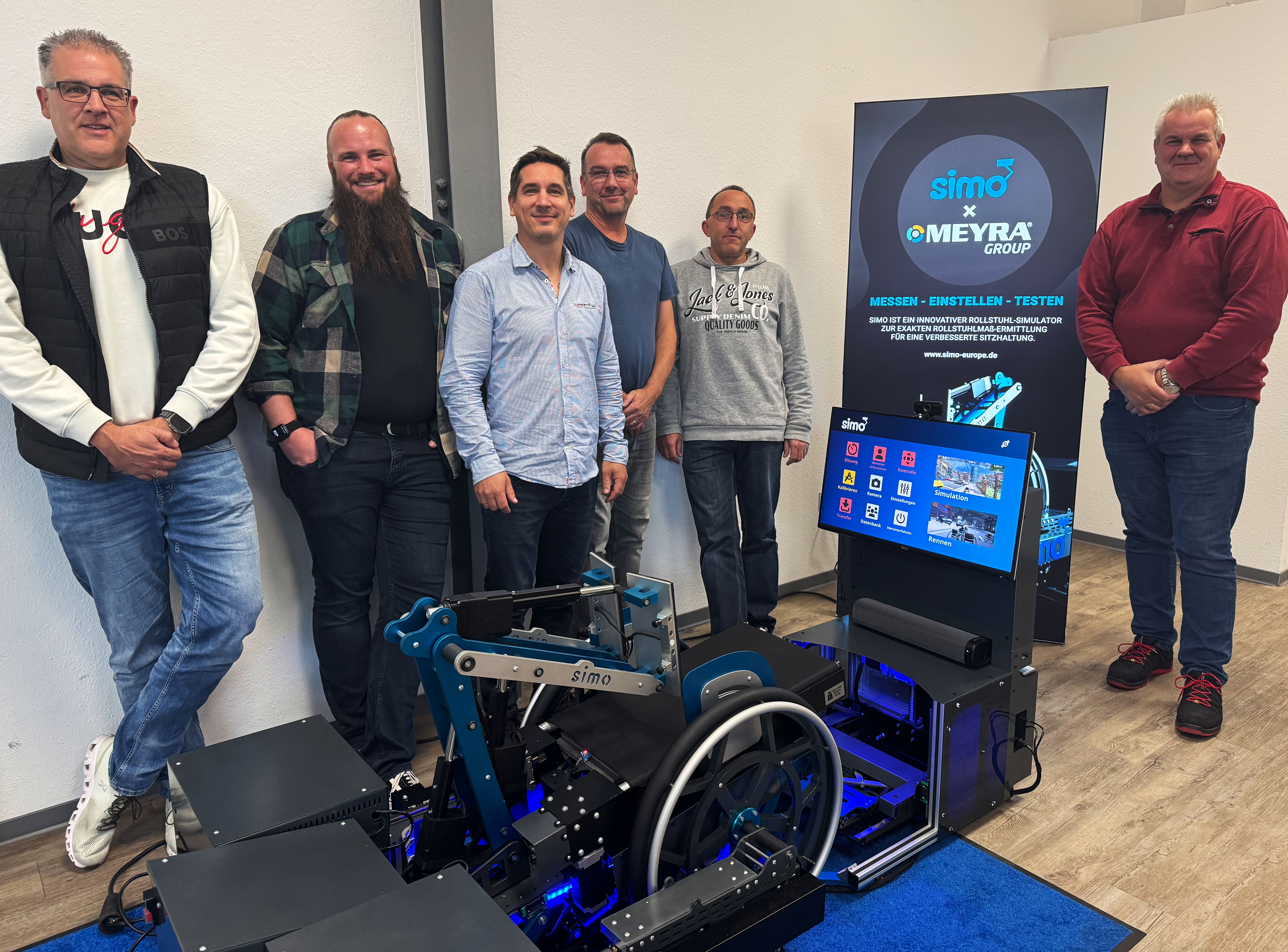 Gruppenbild mit SIMO und Geschäftsführer Ralf Elter